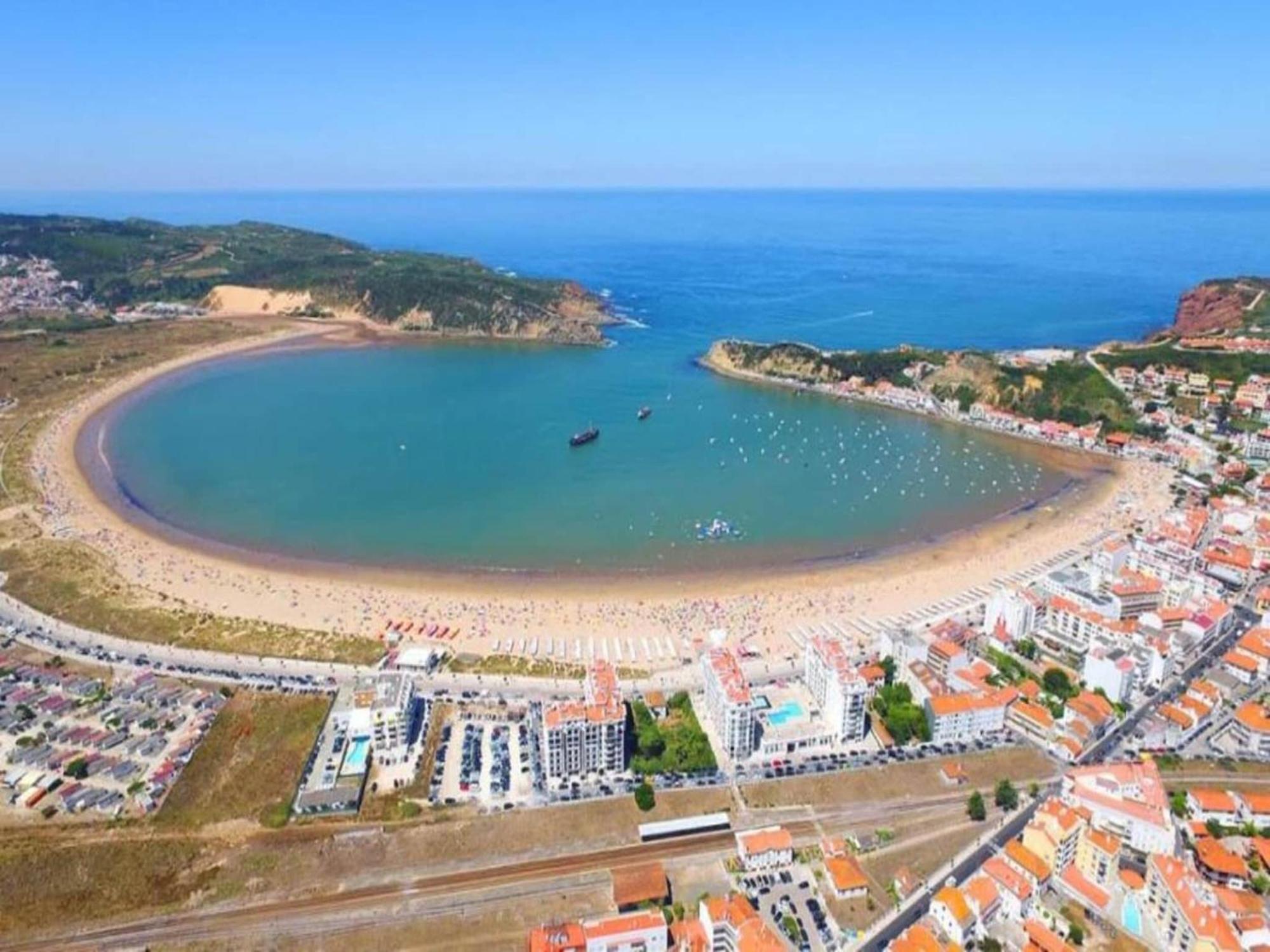 Beautiful Apartment In S O Martinho Do Porto With Balcony São Martinho do Porto Eksteriør bilde