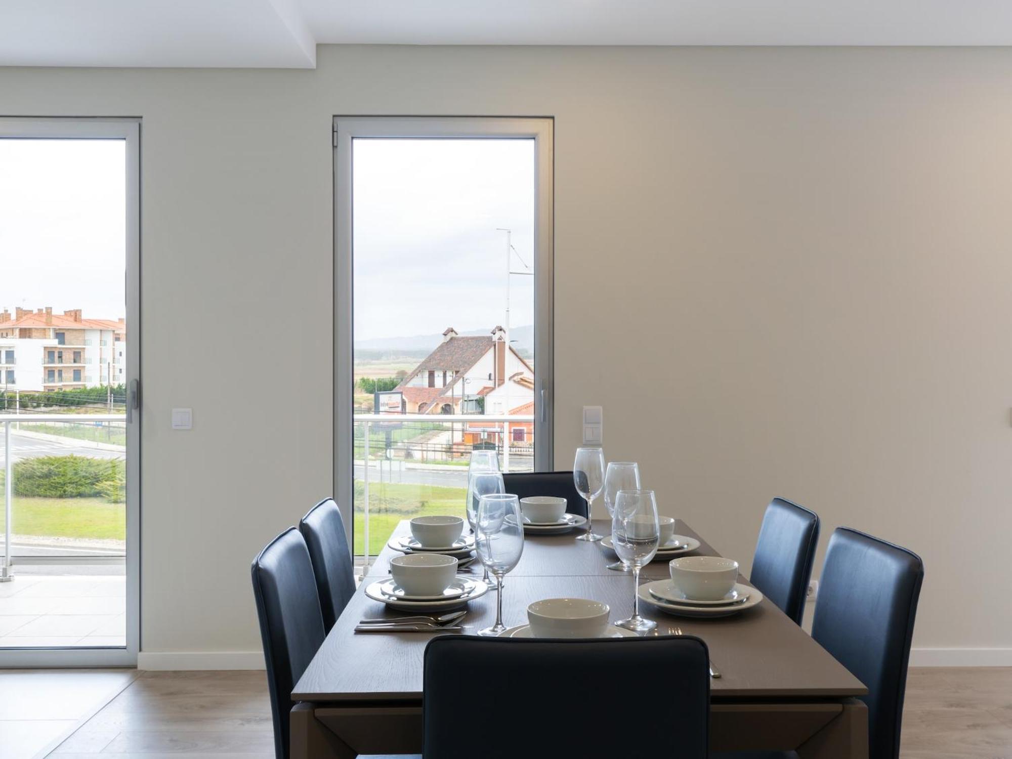 Beautiful Apartment In S O Martinho Do Porto With Balcony São Martinho do Porto Eksteriør bilde