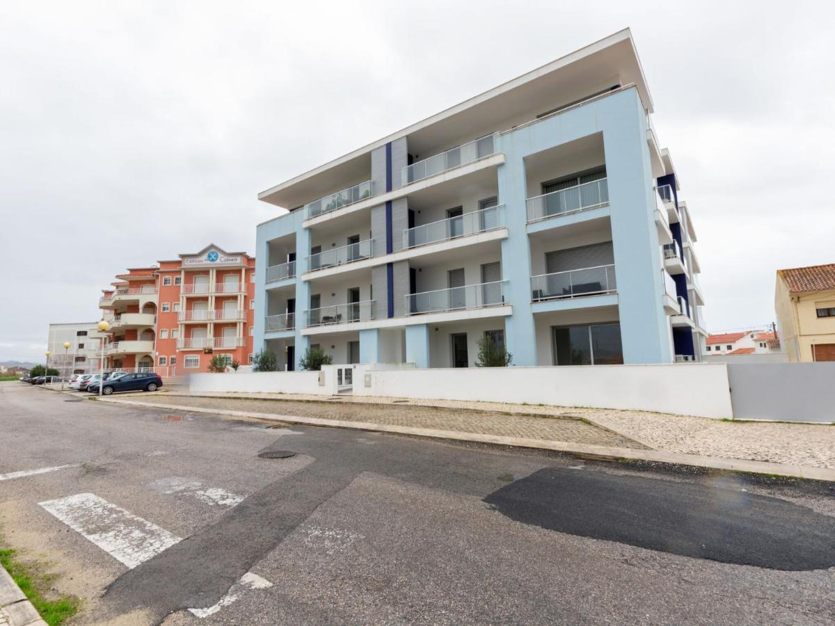 Beautiful Apartment In S O Martinho Do Porto With Balcony São Martinho do Porto Eksteriør bilde